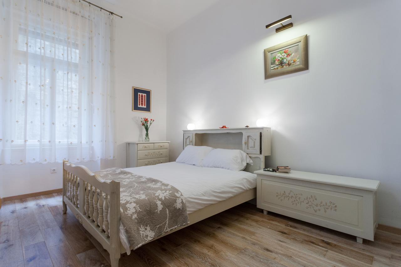 Luxury Beachfront Apartment Banje Dubrovnik Eksteriør billede