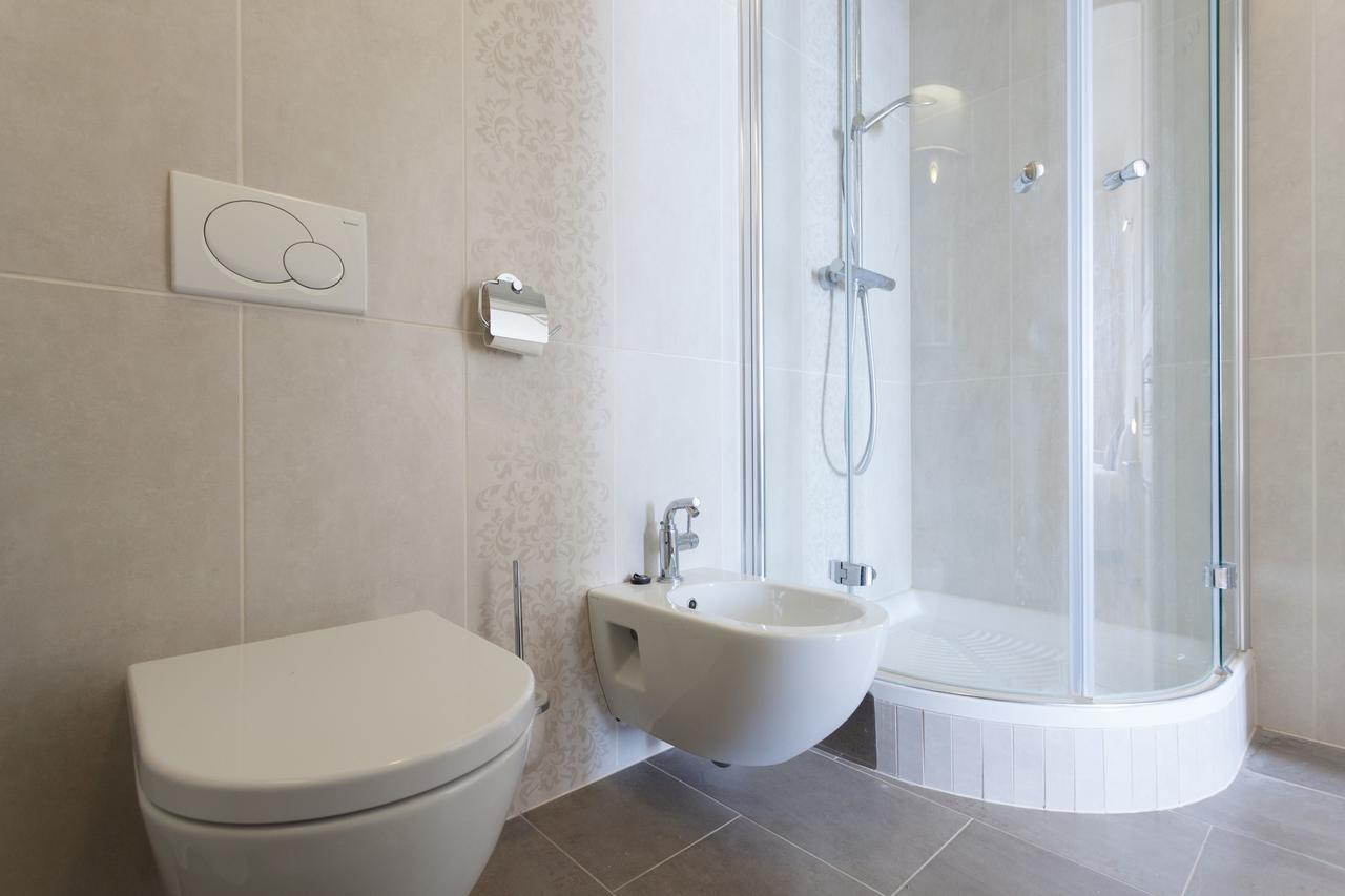 Luxury Beachfront Apartment Banje Dubrovnik Eksteriør billede
