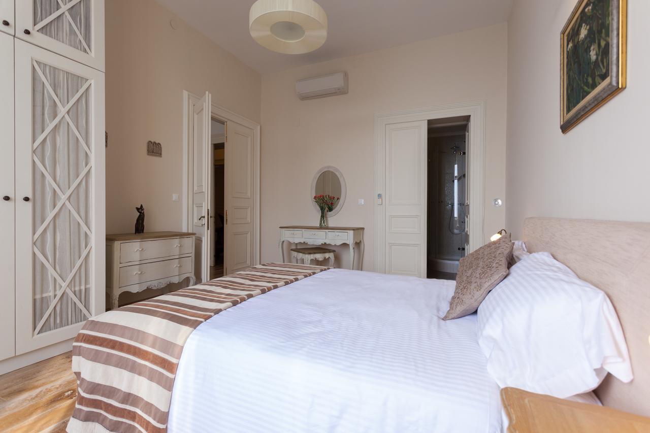 Luxury Beachfront Apartment Banje Dubrovnik Eksteriør billede