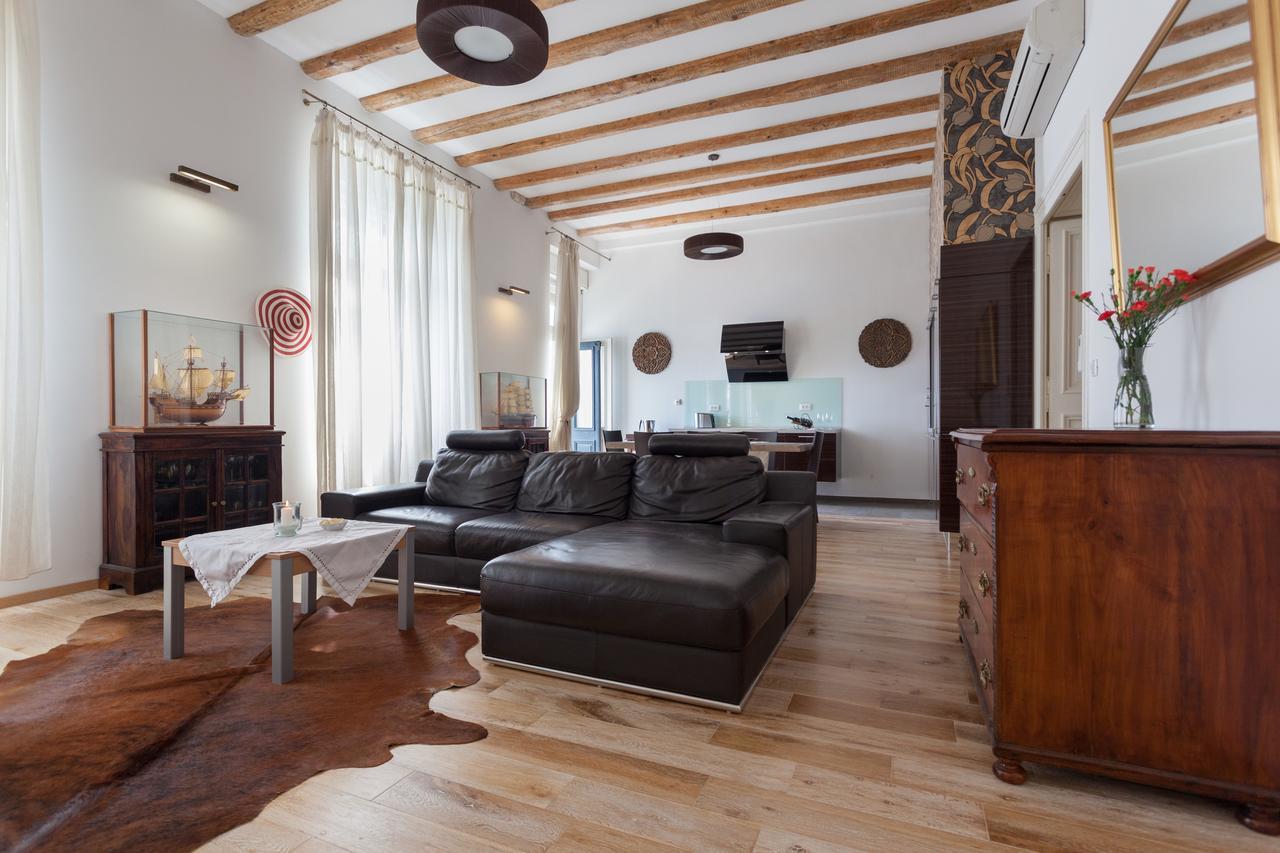 Luxury Beachfront Apartment Banje Dubrovnik Eksteriør billede
